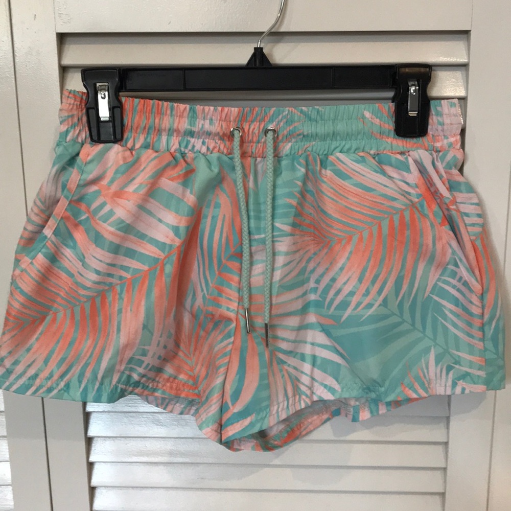 Active Palm Leaf Print Wind Shorts